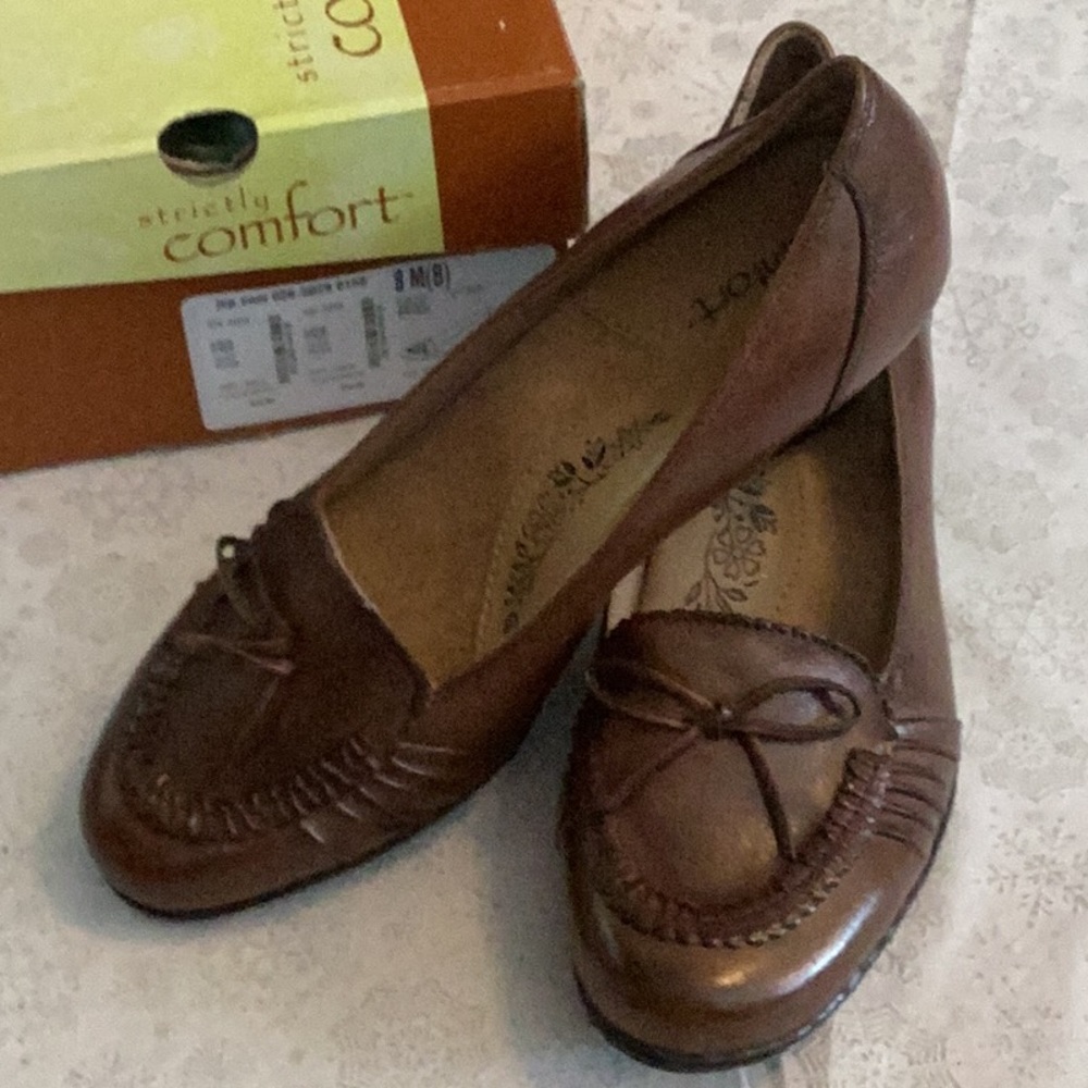 NWT Strictly Comfort shoes